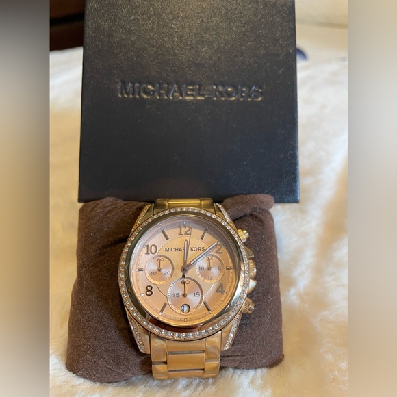 EUC-Michael Kors rose gold watch - Picture 1 of 5
